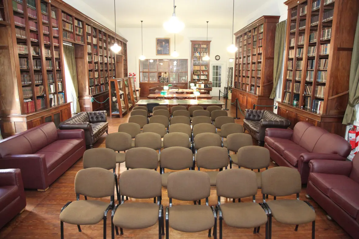 Biblioteca Sarmiento 3